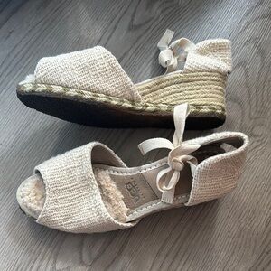 UGG women’s Espadrille wedges with Elegant Stitching size 7